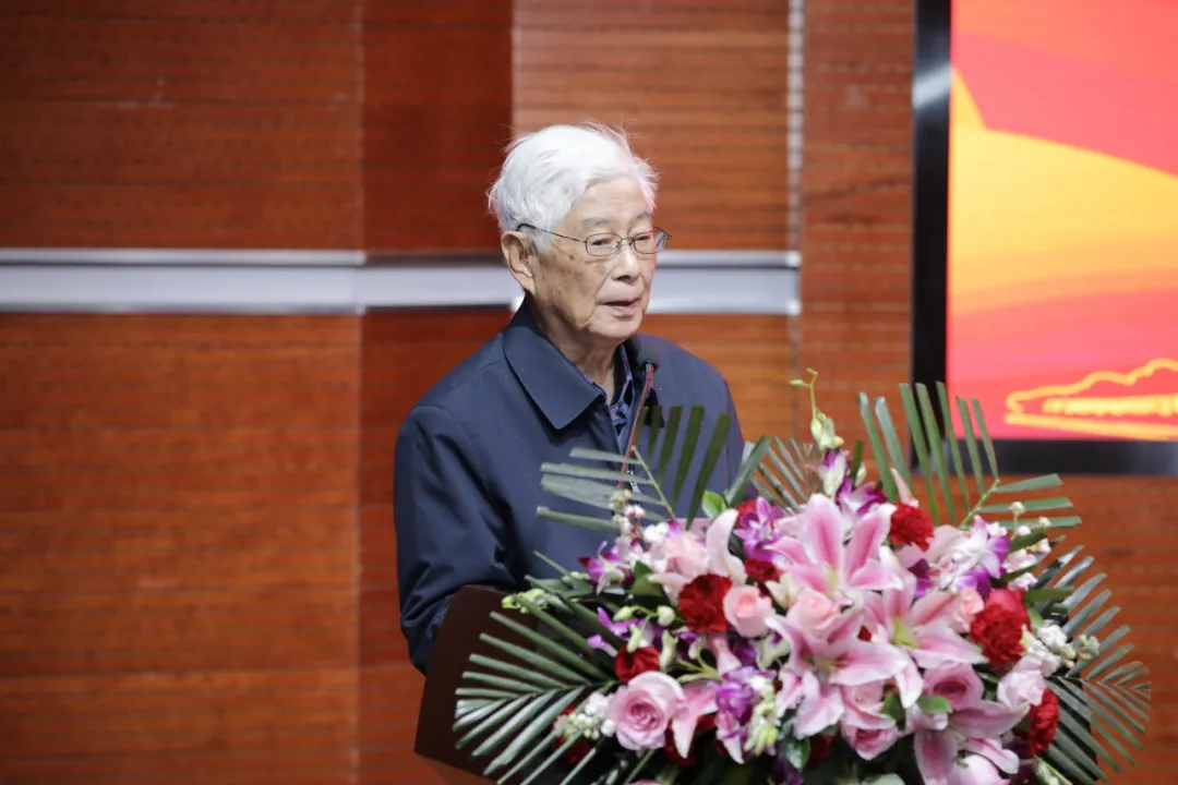 09永利官网资深教授 顾明远先生.jpg